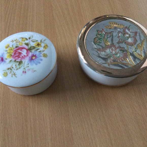 Lot of two beautiful lidded porcelain box trinket box floral gold - Picture 2 of 5
